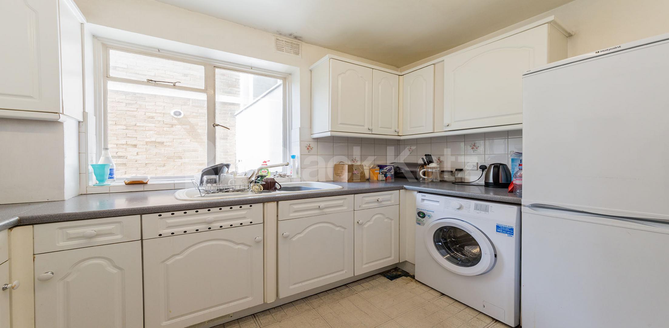 Spacious 3 bedroom property with balcony located near Archway tube station Fairbridge Road, Archway